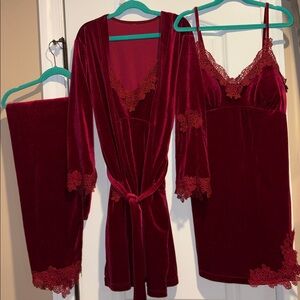 4 Velvet Lace Chemise Set ♥️
